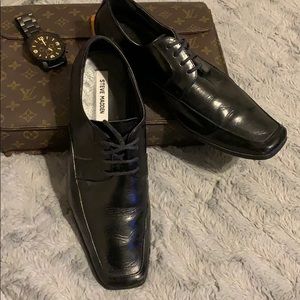 SOLD *** Men’s Dress Shoes. Steve Madden Sz 9.